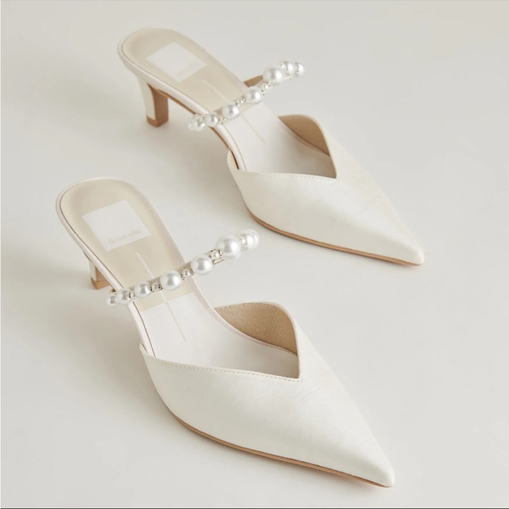 KANIKA PEARL MID HEELS VANILLA PEARL size 7
DOLCE VITA